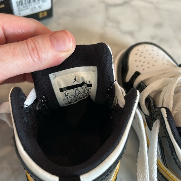 Air Jordan Nike kids mid-SE lace up running shoes size 5C - Picture 3 of 11